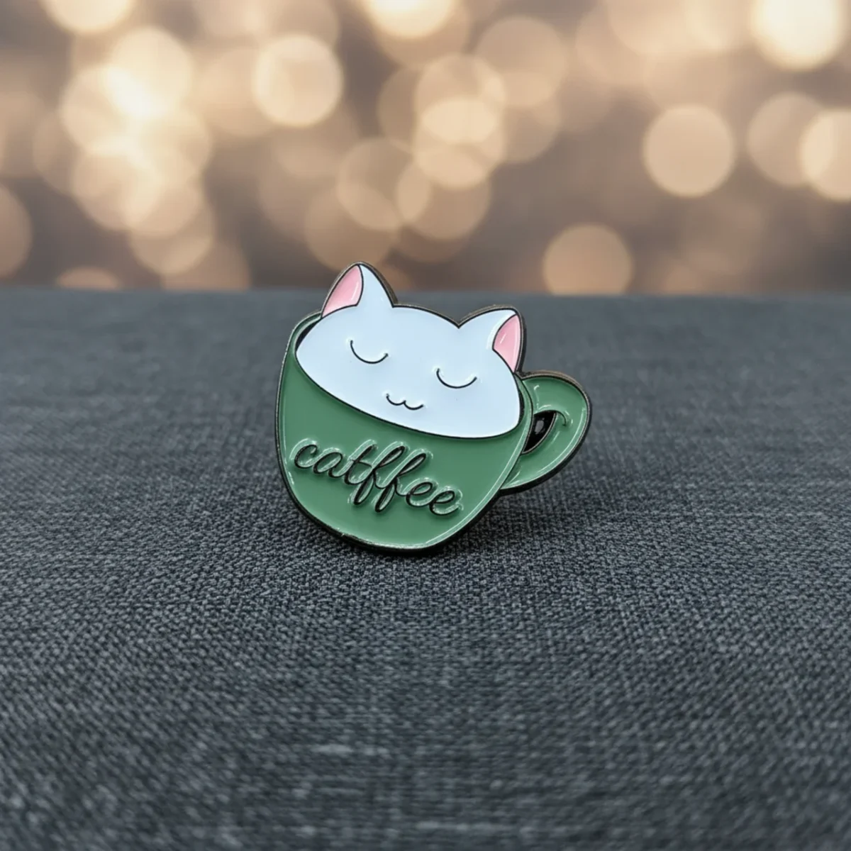 catffee-bila-kocicka-v-zelenem-hrnicku-3 Catffee - bílá kočička v zeleném hrníčku