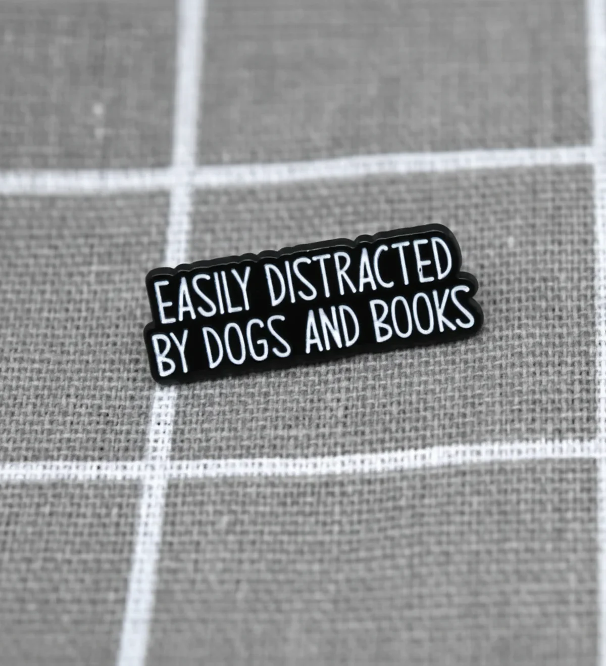 easily-distracted-by-dogs-and-books-snadno-se-necha-rozptylit-psy-a-knihami-1 Easily distracted by dogs and books / Snadno se nechá rozptýlit psy a knihami