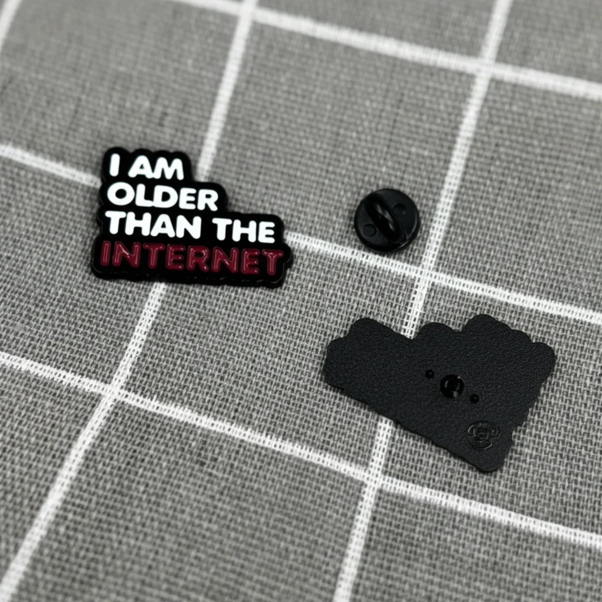 I am older than the internet / Jsem starší než internet - černý
