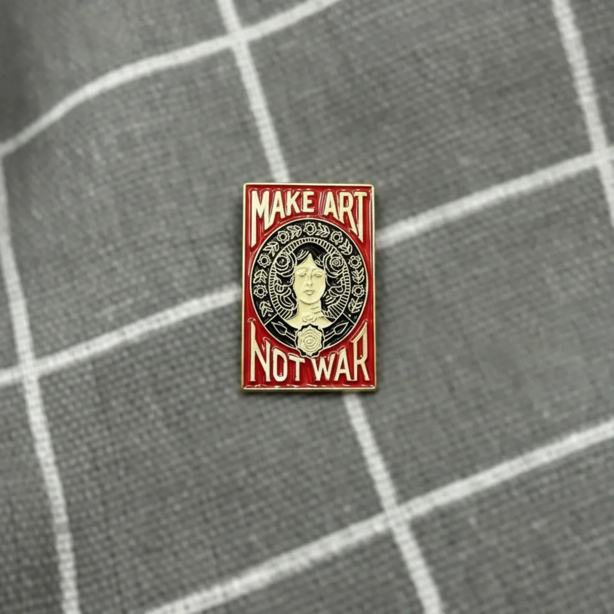 make-art-not-war-tvorte-umeni-ne-valku-cerveny-1 Make art not war / Tvořte umění, ne válku - červený