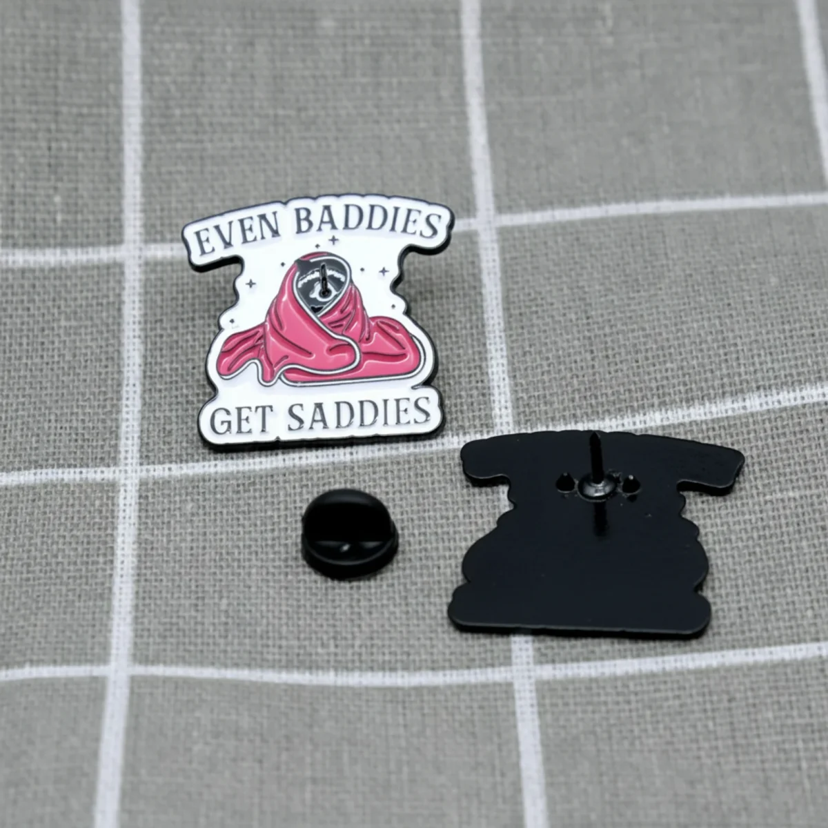 myval-v-dece-even-baddies-get-saddies-i-ty-nejvetsi-frajerky-obcas-smutnej-2 Mýval v dece - Even baddies get saddies / I ty největší frajerky občas smutněj