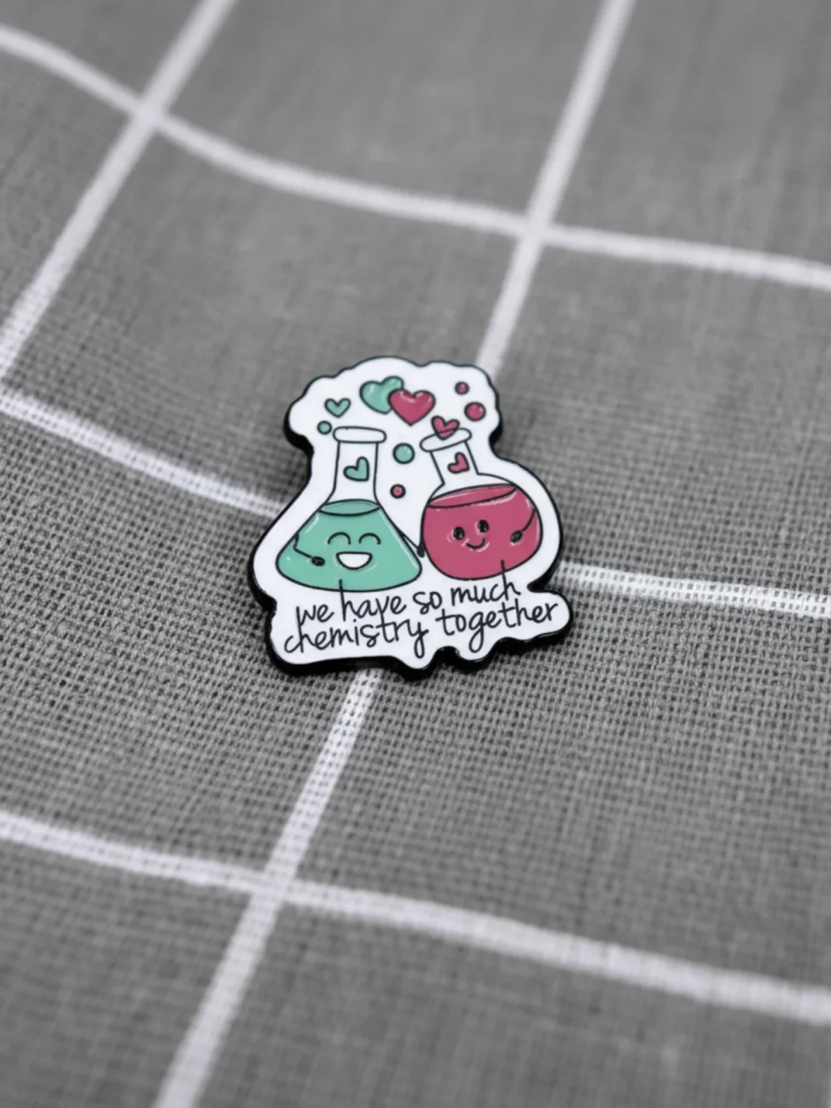 zamilovane-banky-we-have-so-much-chemistry-together-je-mezi-nami-skvela-chemie-1 Zamilované baňky - We have so much chemistry together / Je mezi námi skvělá chemie