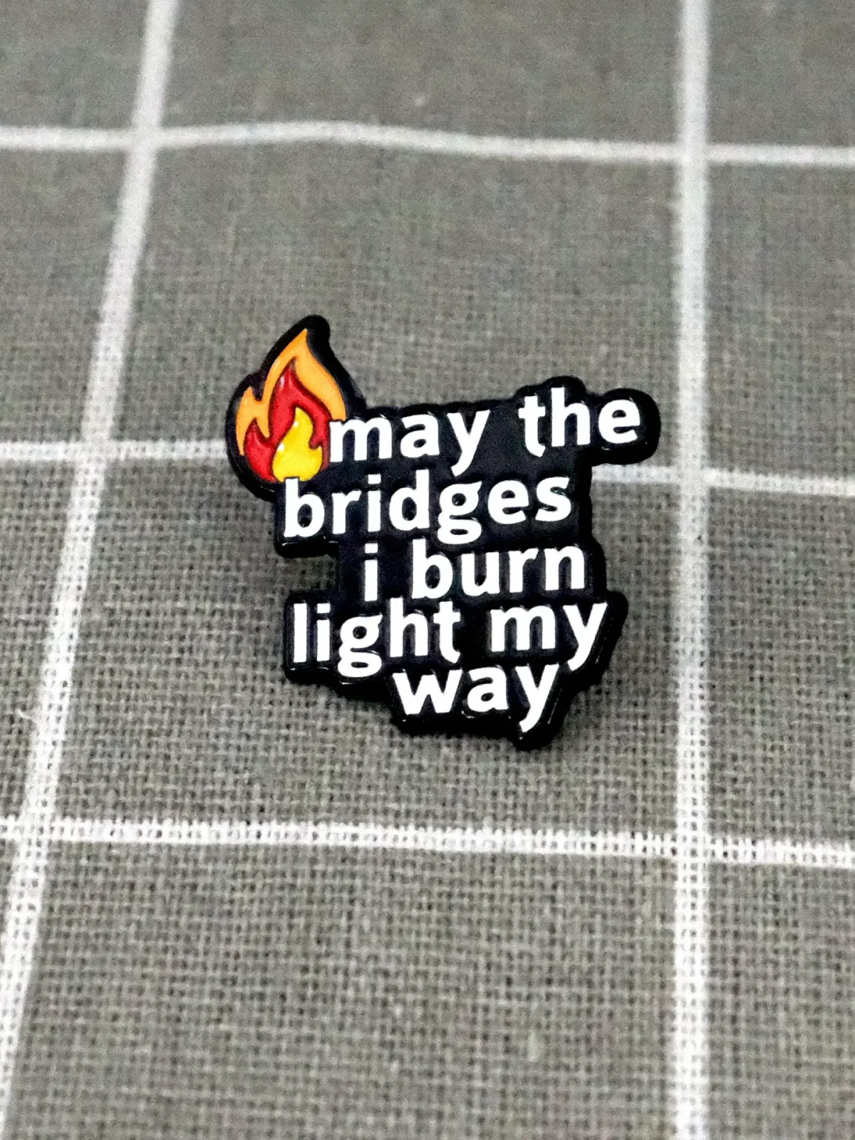 Odznacky na miru jiz od 25 ks - odznáčky s logem vasi firmy 108 May the bridges I burn light my way / Ať mosty, které spálím, osvětlují mou cestu