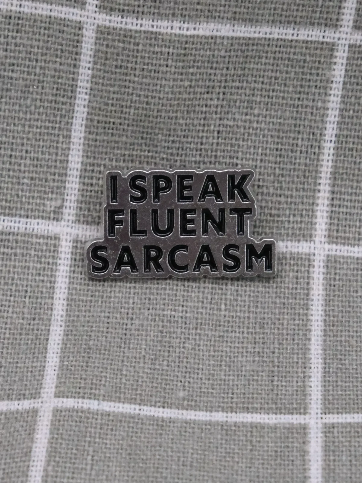 Odznacky na miru jiz od 25 ks - odznáčky s logem vasi firmy 22 I speak fluent sarcasm / Mluvím plynně sarkasmem
