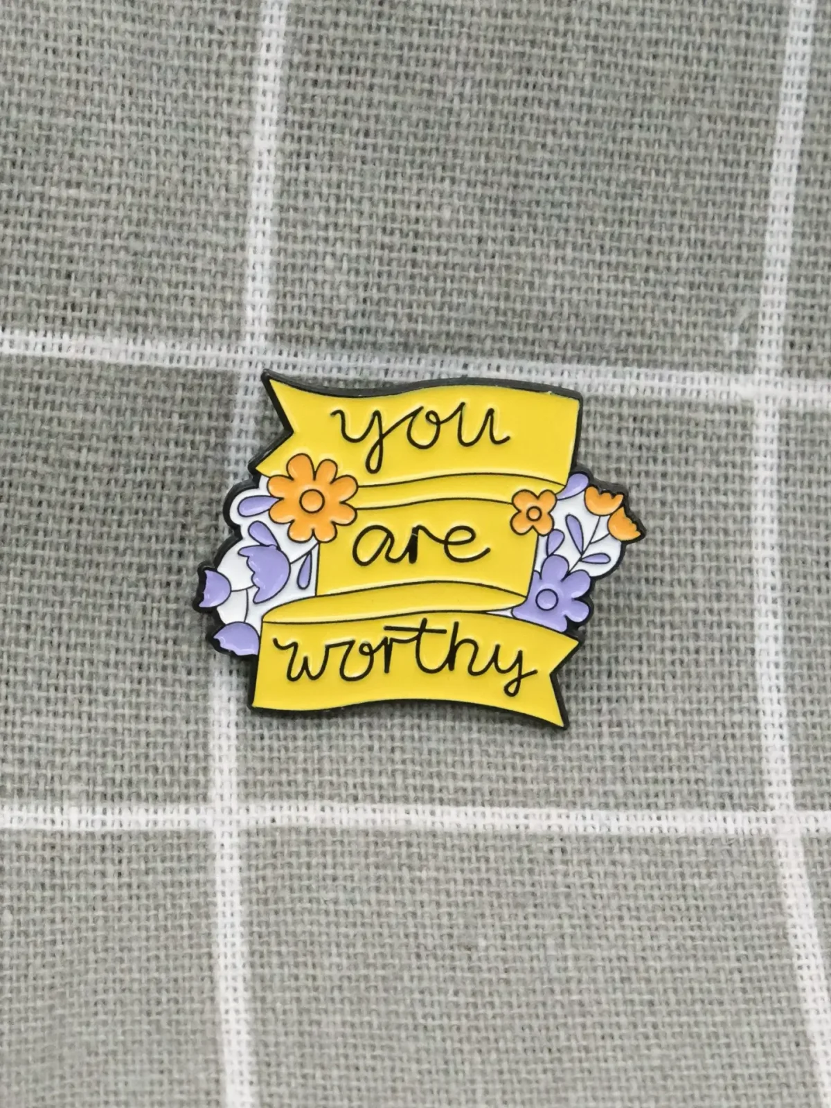 Odznacky na miru jiz od 25 ks - odznáčky s logem vasi firmy 4 You are worthy / Zasloužíš si to