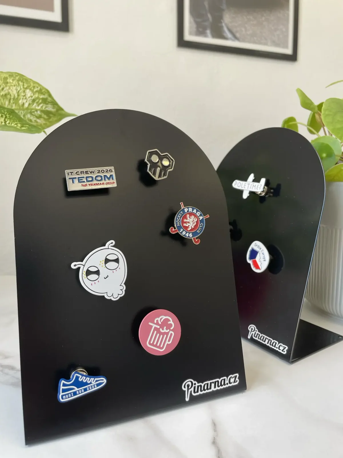Kovová tabule na odznáčky od pinárnaCZ Kovová tabule na odznáčky + 10 magnetických držáčků